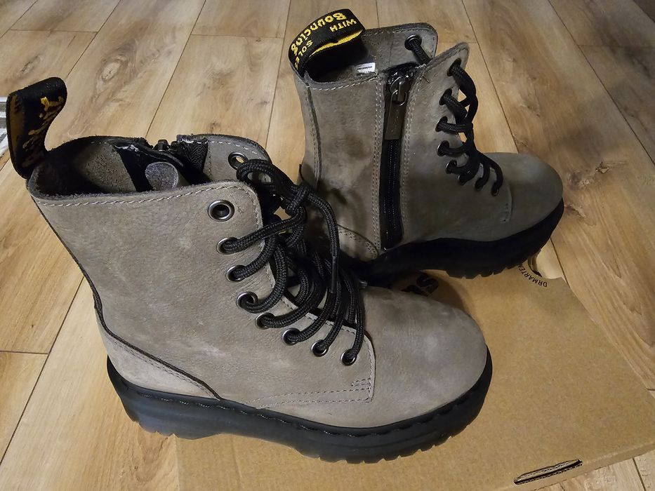 Ghete / bocanci Dr. Martens AirWair din piele