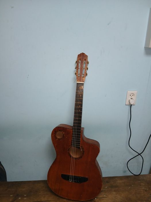 Продам гитару  Crimona xepyc