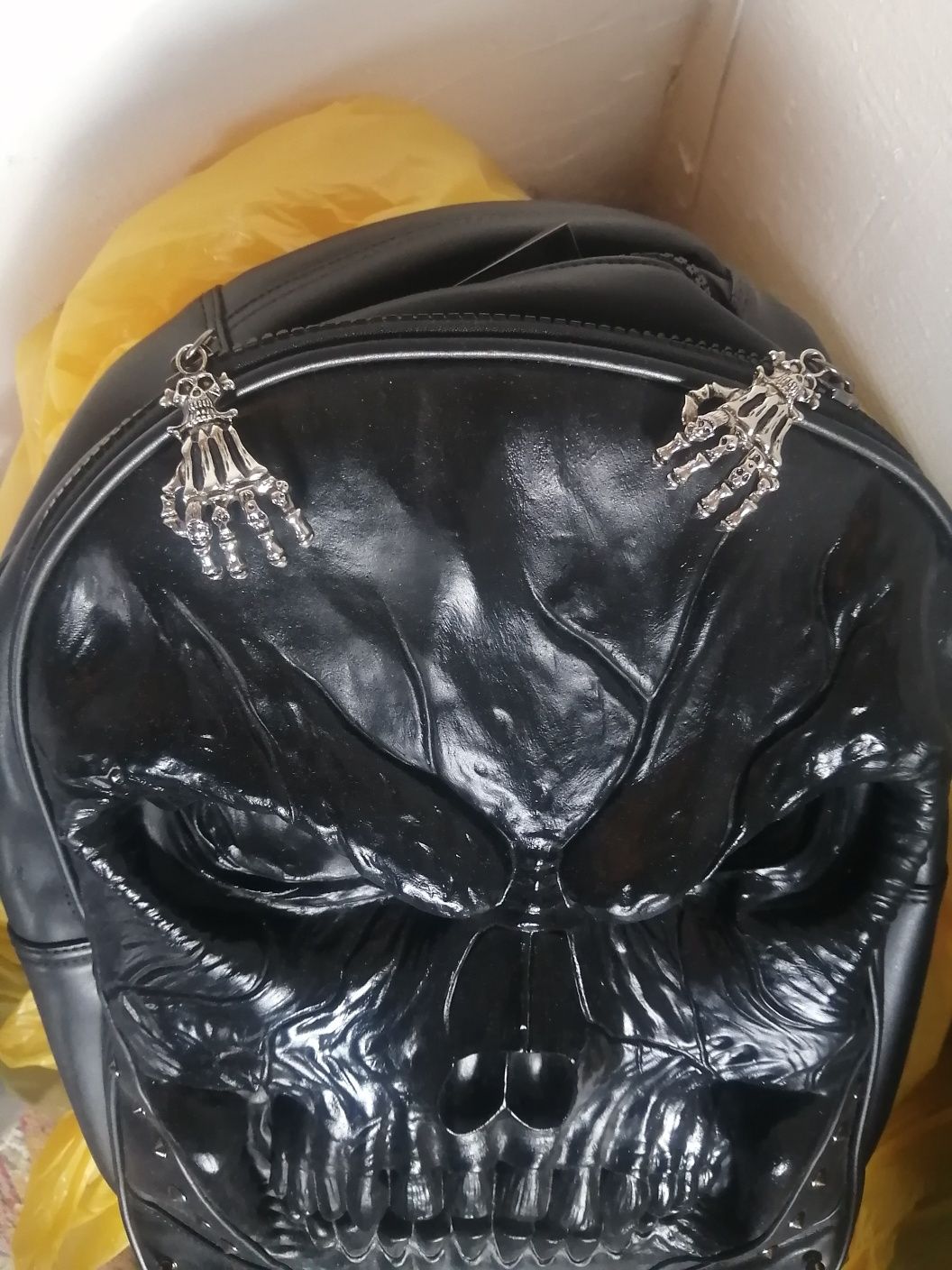 Ghiozdan Rucsac negru vinilin cap de mort 3D Nou