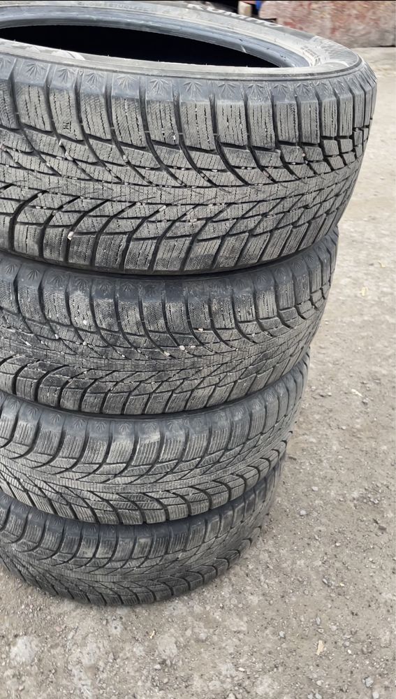 Шины 215 55 R17 всесезонка  Kumho WinterCraft