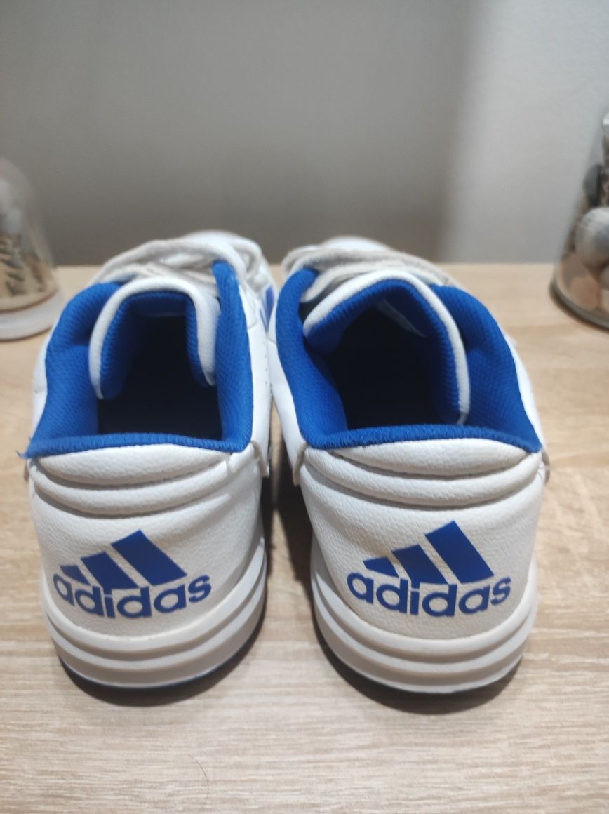 Papuci Adidas mărimea 39