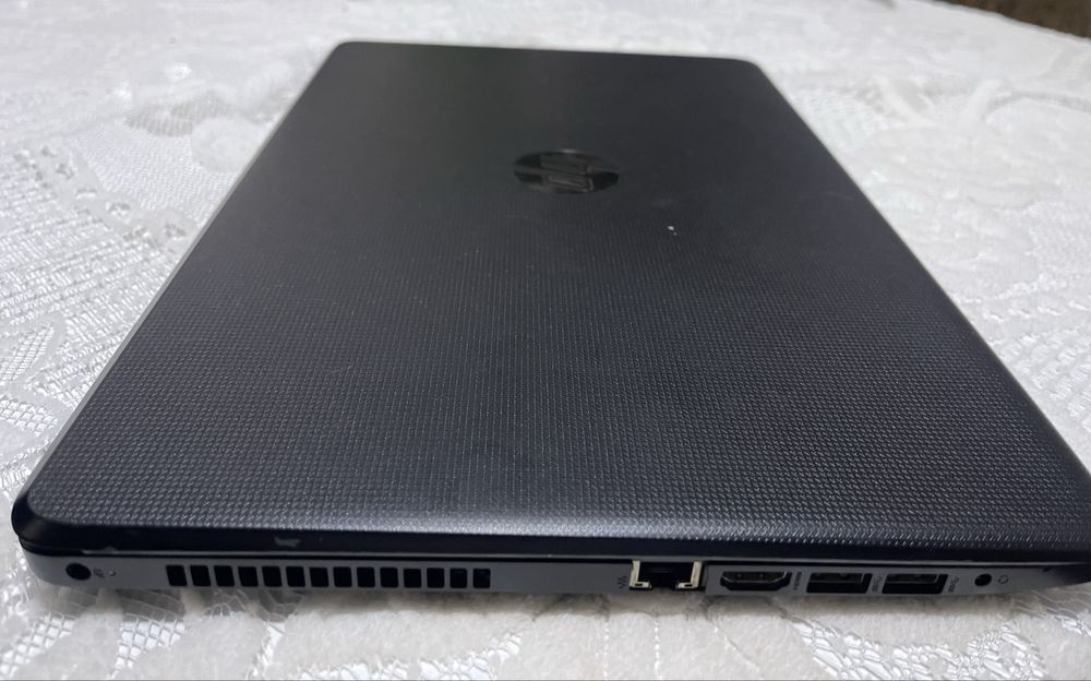 Laptop HP i5 gen 7 SSD- 256 CD-R WI-Fi Bluetooth