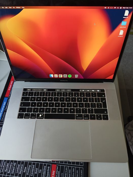 Macbook Pro 15", i7, 16Gb RAM, 256GB 2018 perfect functional+ optional