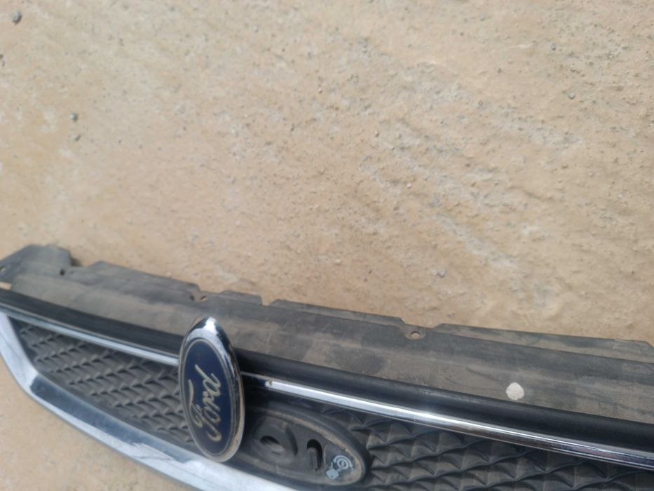 Решетка с емблема за Форд Фокус 2004 - 2008г.