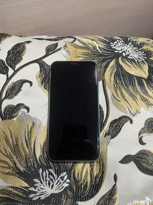 Айфон 11 128 гб идеал обмен нету