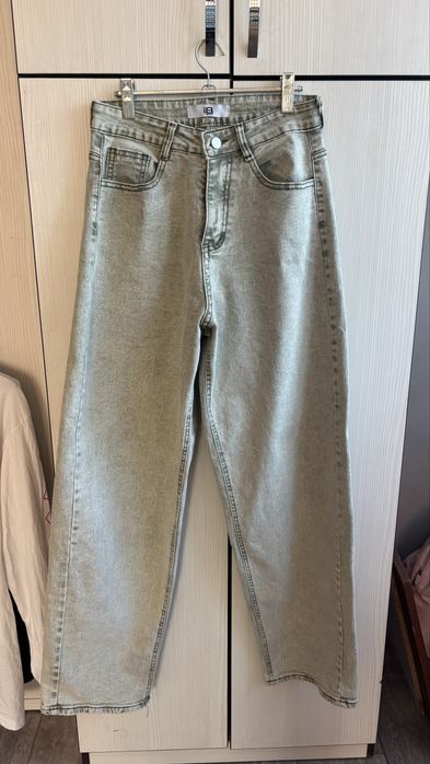 продаю джинсы (новые)