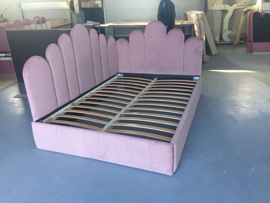 pat tapitat model Castle