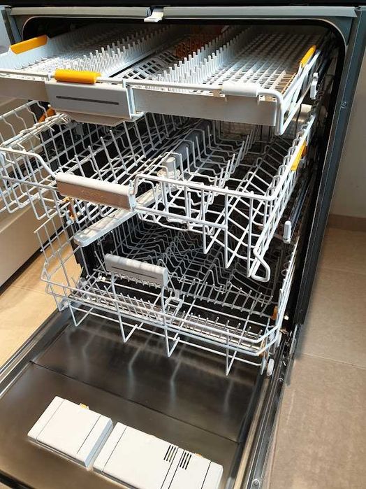 XXL Съдомиялна Miele - Auto Open - 14 Комплекта - Пълно Вграждане 60см