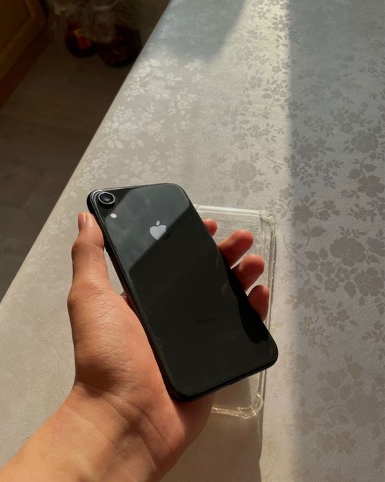 Продам Iphone XR в отличном состояний