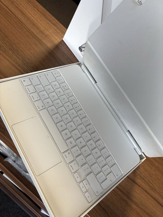 Apple Magic Keyboard / 12.9 inch / White / Foarte bun