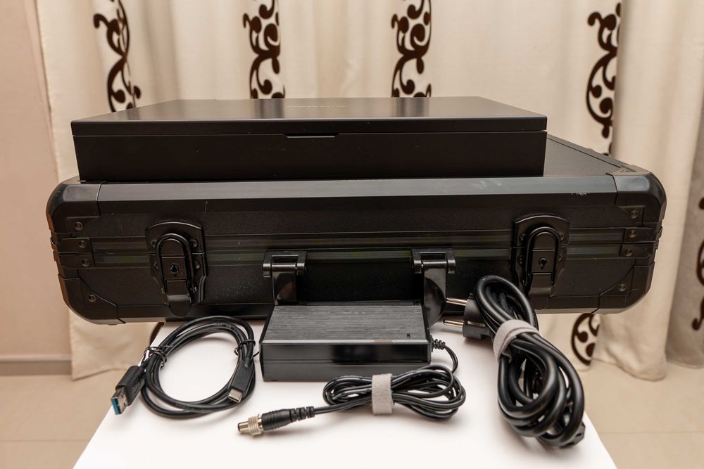 Avmatrix PVS0615U Switcher Portabil cu 6 Canale cu Display de 15.6"