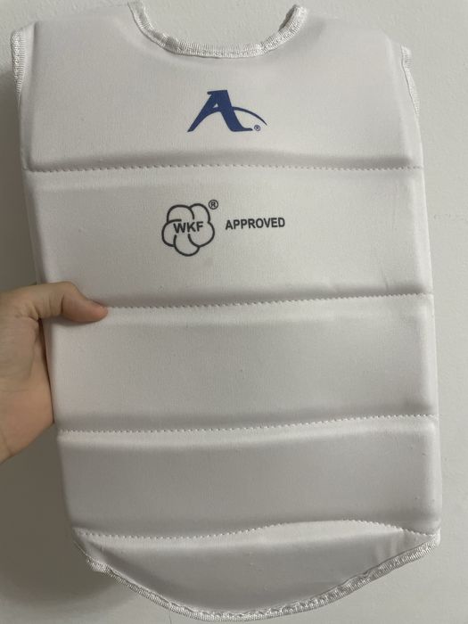 Продам Протектор для карате хорошего качество идеальное состояние