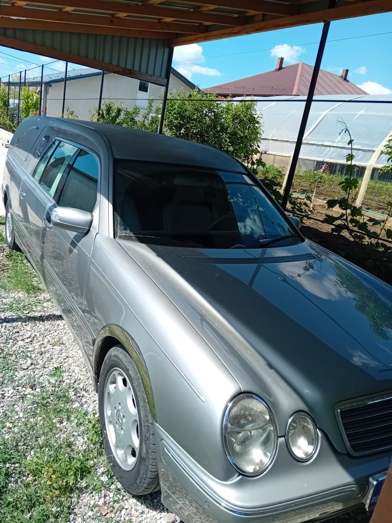 Mașină mortuară Mercedes