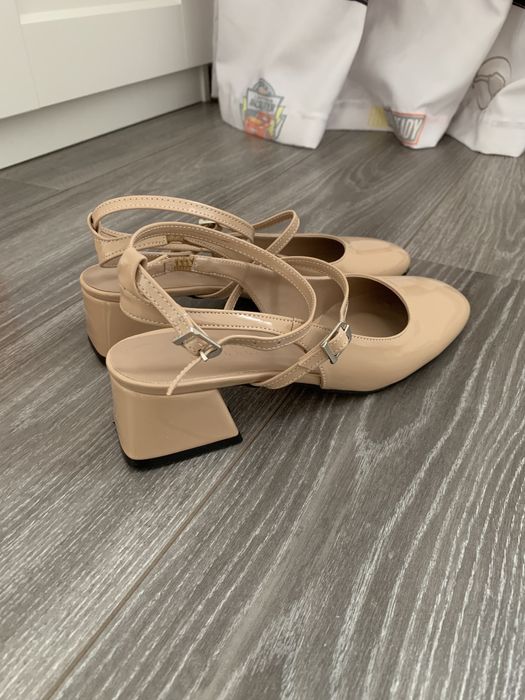 Pantofi de dama cu toc gros din piele lacuita