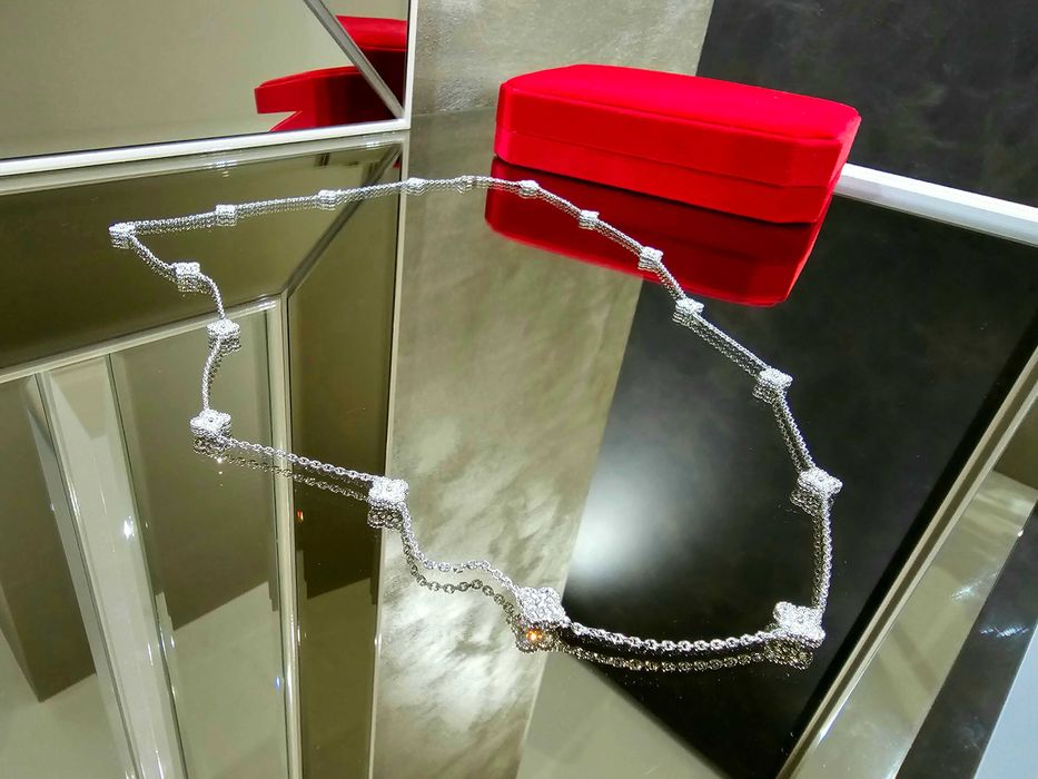 Van Cleef & Arpels VCA Silver 16 Diamond Sweet Alhambra Дамско Колие