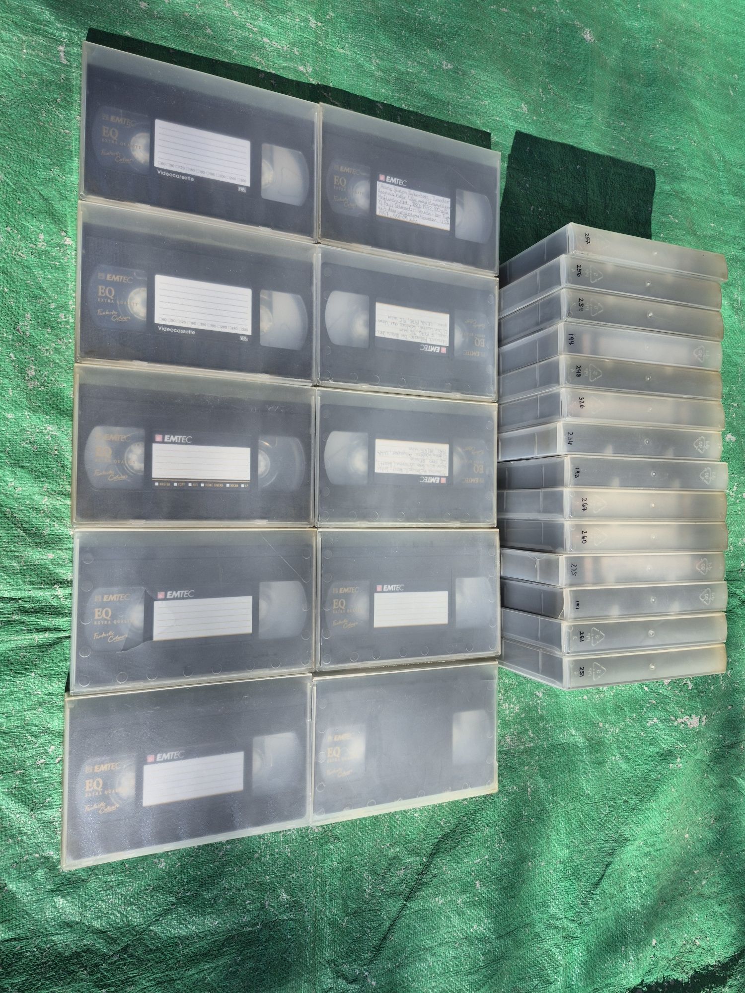Vând 30 casete video VHS originale EMTEC de 120 minute colectie filme