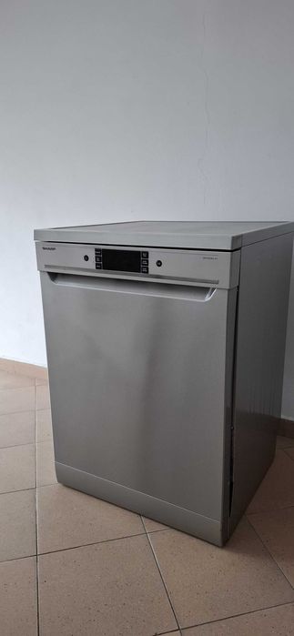 Masina de spalat vase Sharp