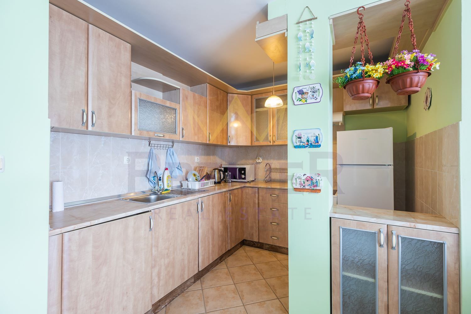 Продава 3-стаен в Общината, 150 кв.м.