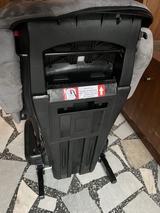 Столче за кола isofix функция сън