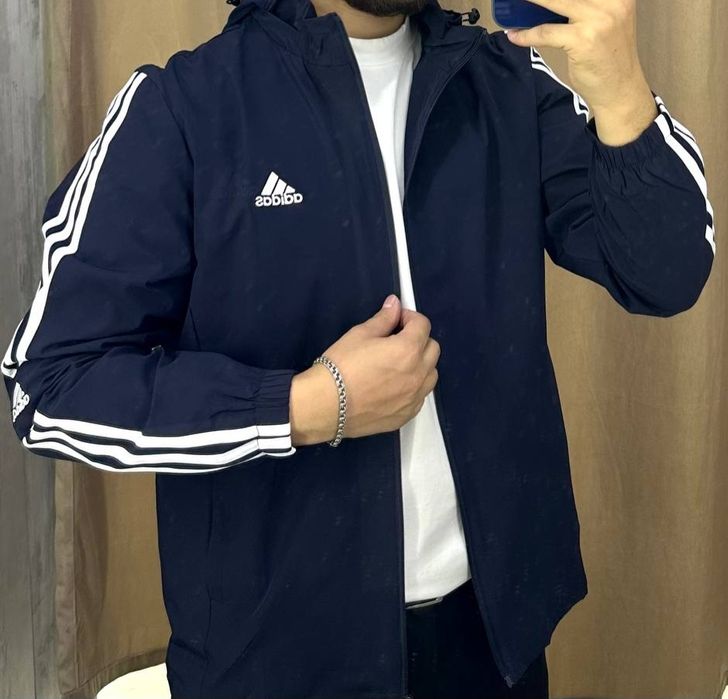 erkaklar vitrofkasi. Engil, issiq saqlaydi, sifatli matoda