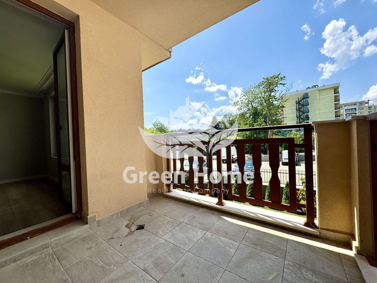 Продава се Двустаен апартамент в к.к. Св.Св. Константин и Елена - 78 кв.м за 2025 €/кв.м - Снимка #2