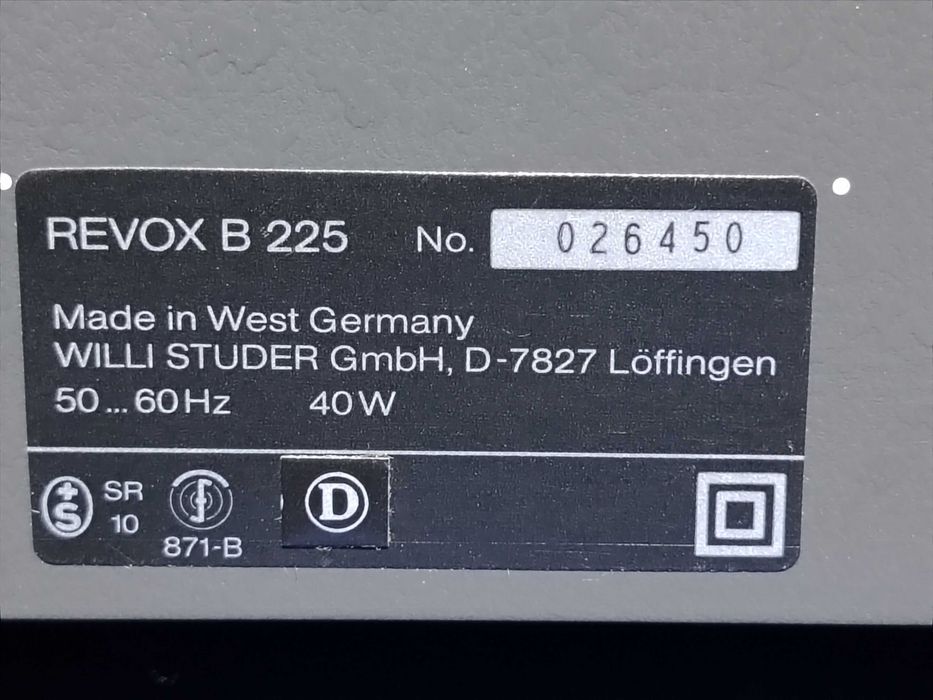 REVOX B 225 Compact Disc Player, cu defect muzica se aude cu barait.