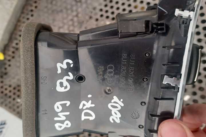 Grila ventilatie bord dreapta 8U1820902B Audi Q3 8U [2011 - 2014] Cro