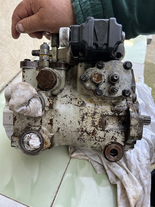 Продавам хидравлична помпа Sauer-Danfoss.