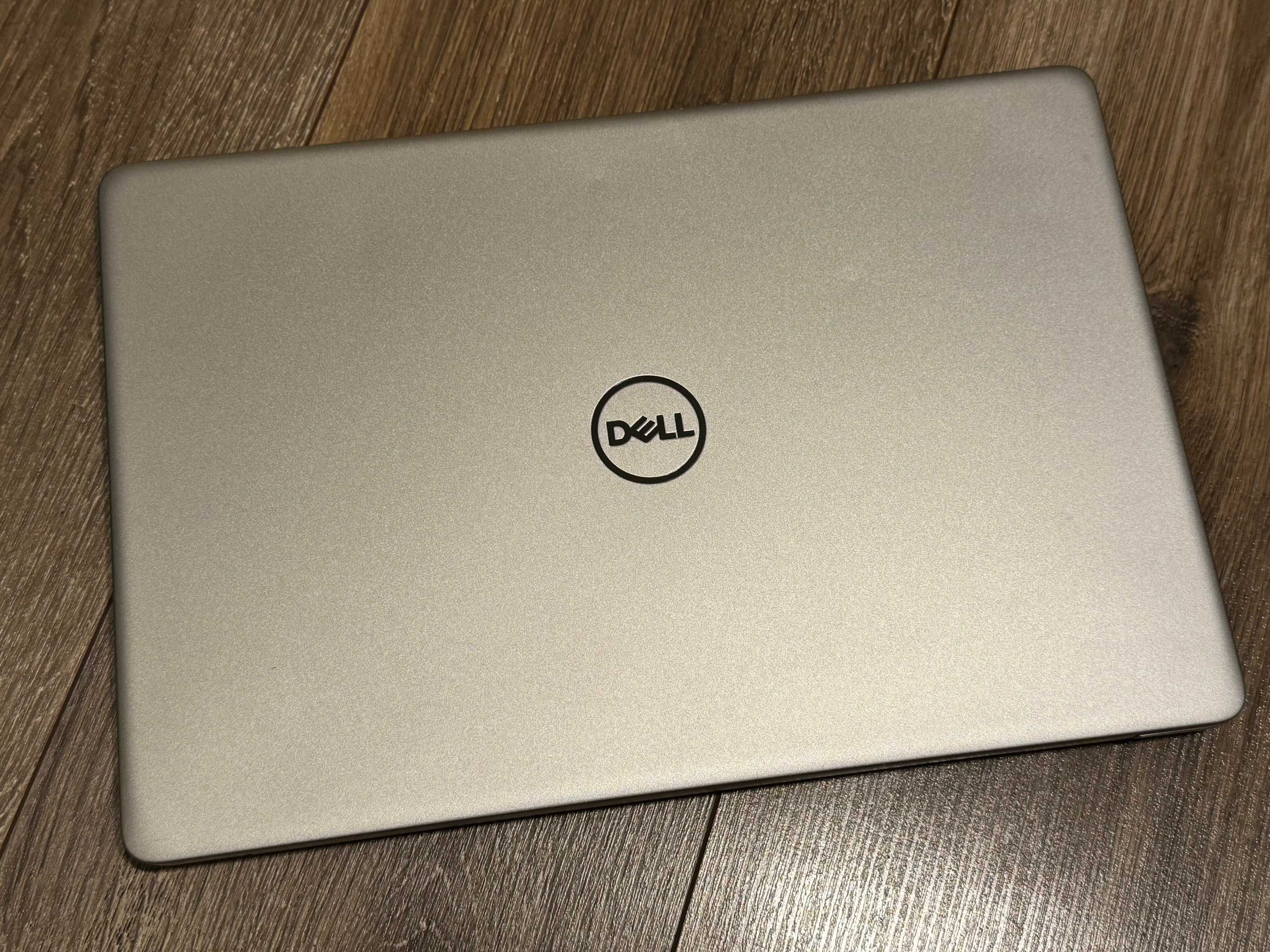 Dell Inspiron 5370  i3 7th/8 RAM/128SSD