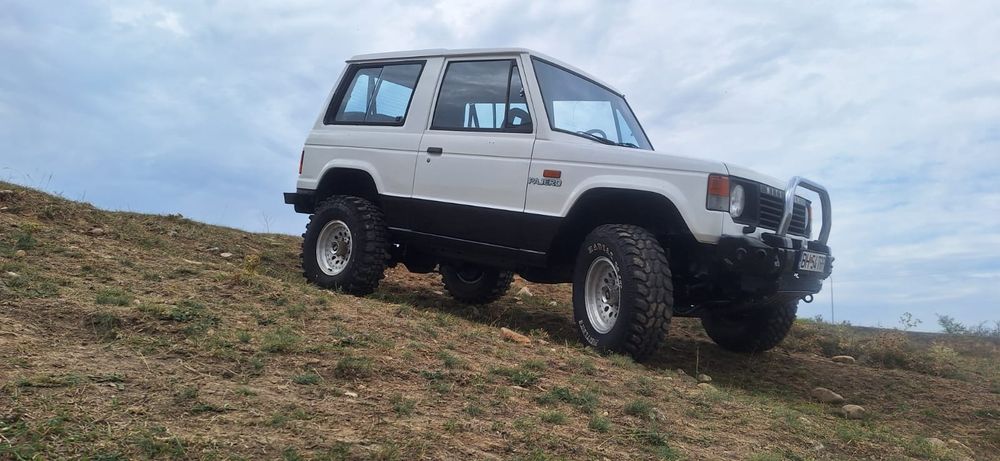 Mitsubishi pajero mk1