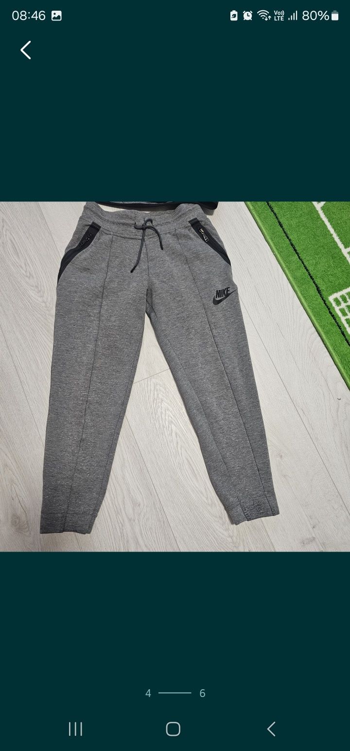 Vând trening copii Nike Tech