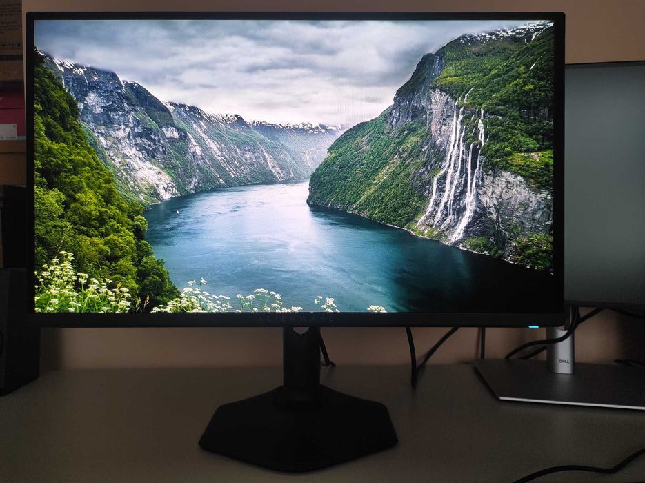 Геймърски Компютър от висок клас AMD AM5 + QD-OLED монитор