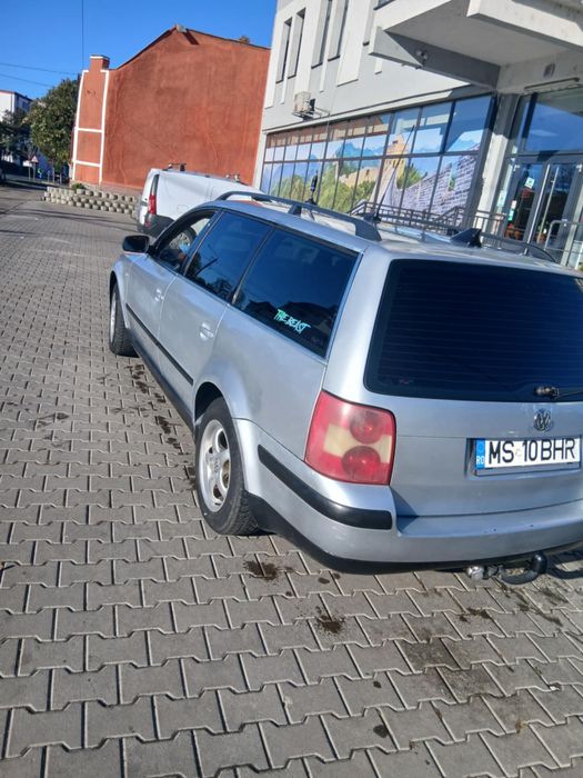 Vand masina in stare buna.