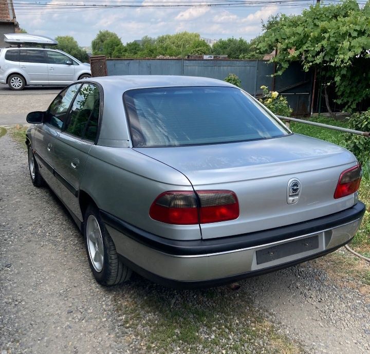 Opel omega  2,0i 16v  11029 km