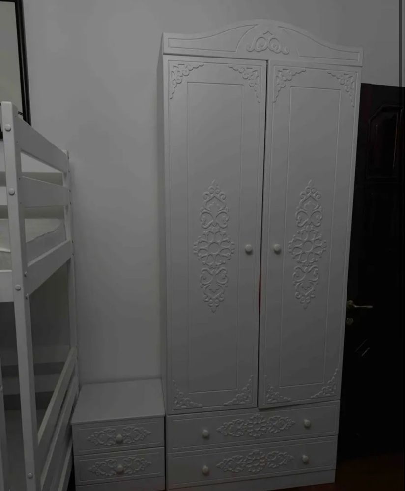 Продам шкаф с тумбочкой срочно