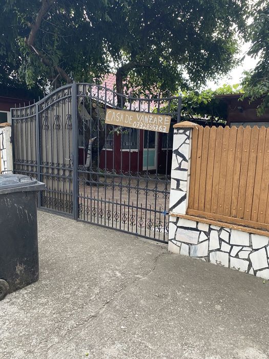 Vând casa + teren mare