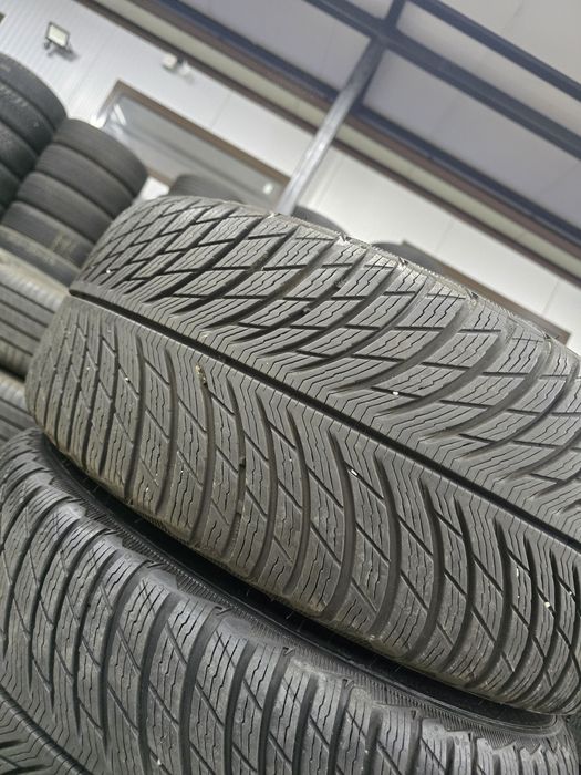 2 Броя 235/40/18 Michelin 6,6mm