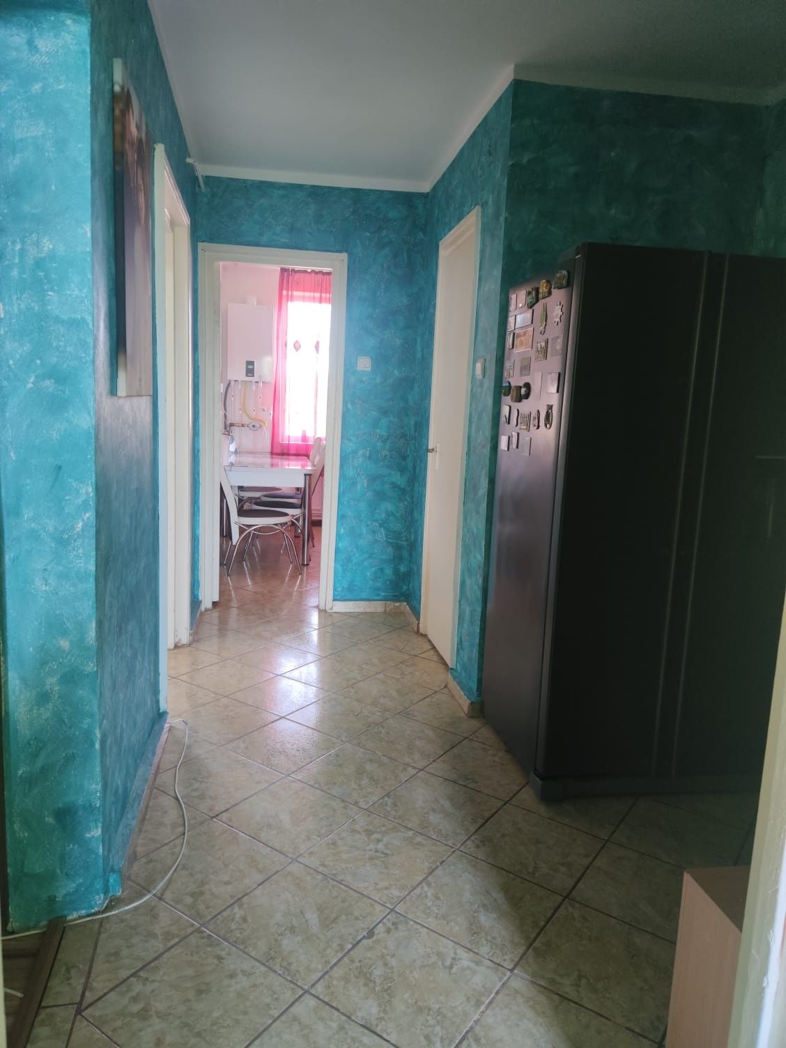 Vând urgent apartament 3 camere,full decomandat!
Centrala proprie pe g