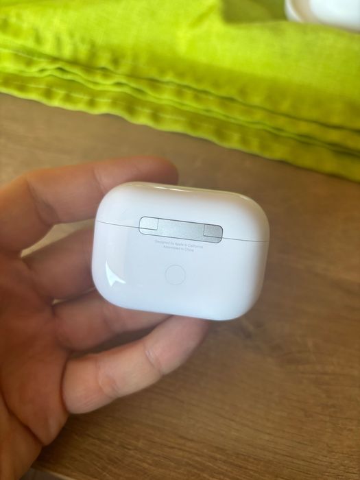 Продавам ОРИГИНАЛНИ Apple AirPods Pro (2nd Generation) с USB-C