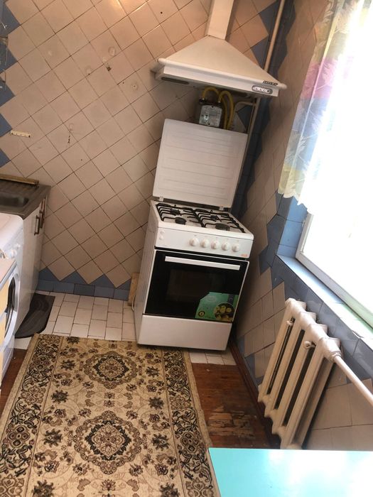 Продам Югнакий 1/2/5 балкон 2*3(под аренду готовая)или жить