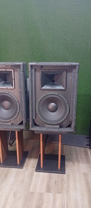 Професионални тонколони BEHRINGER B-1220