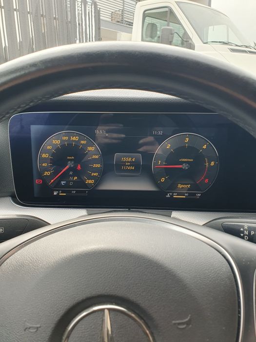 Vând Mercedes E class