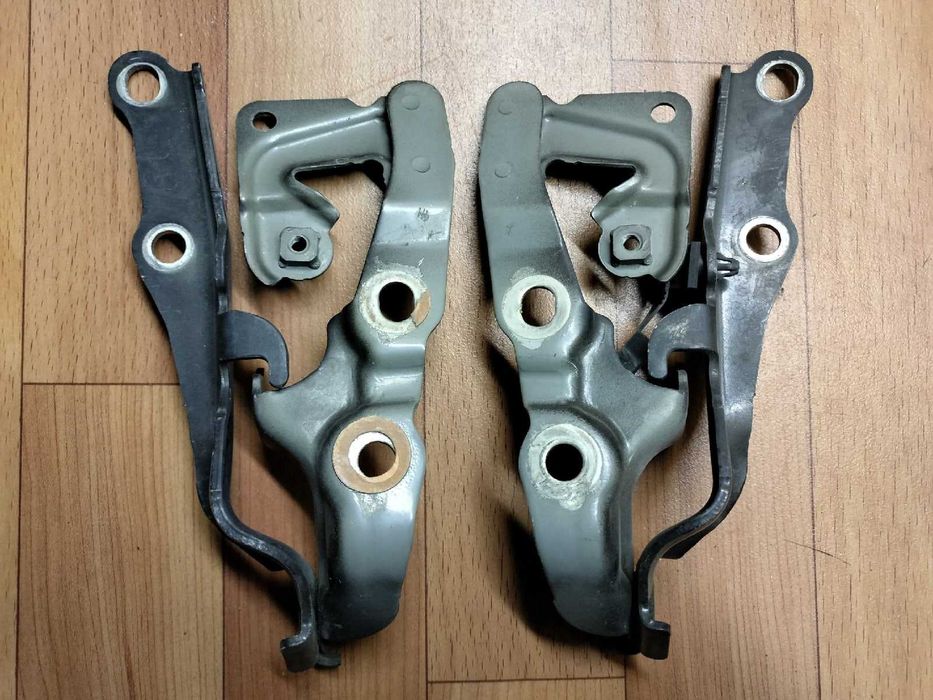 Продам Оригинальная петля капота от Toyota Camry 40 / 45