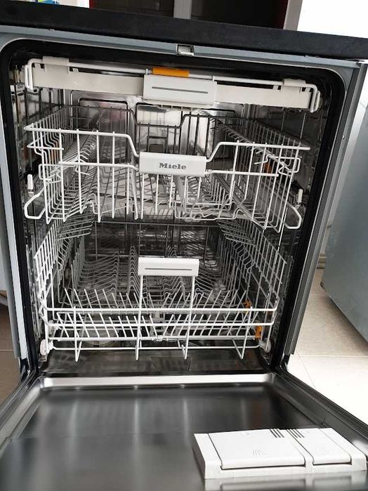 XXL Съдомиялна Miele - Auto Open - 14 Комплекта - Пълно Вграждане 60см