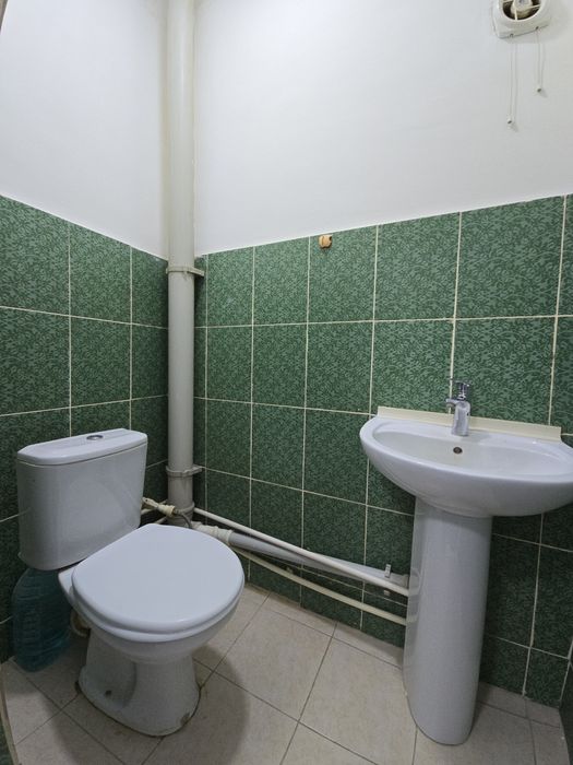 Sergeli rayondan 6a da 3/6/7 xonali uy sotiladi. Srochno.