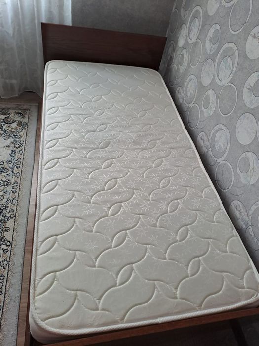 Продам кровать .