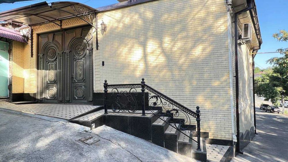 Продается Дом в центре города с готовым бизнесом
