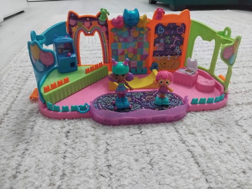 Vand Casuta lui Gabby + 5 camere + terasa