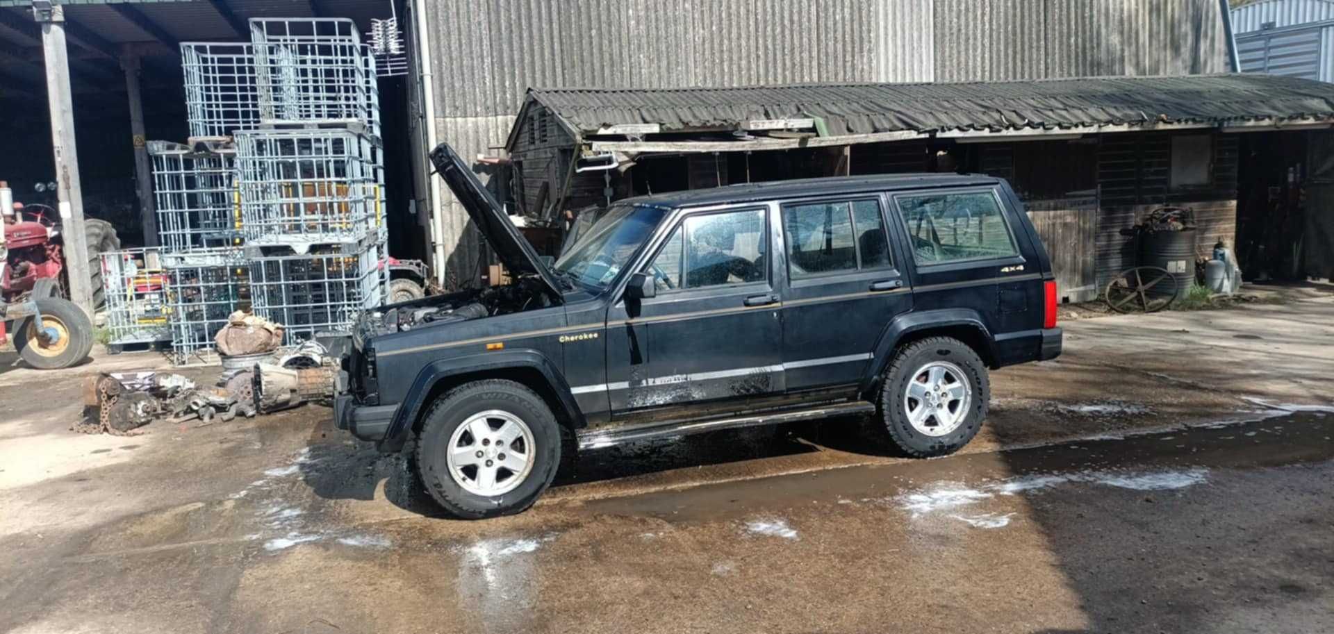 Jeep cherokee 4000 ляв волан