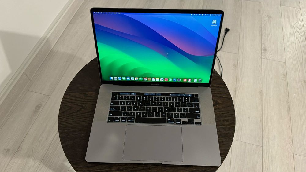 MacBook Pro 16 Touch Bar, procesor Intel i9 2.30 GHz, 16GB, 1TB A2141